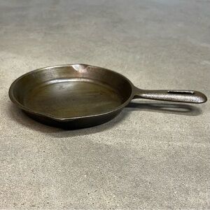 Vintage Cast Iron Skillet Pan Pouring Spouts Made In Taiwan